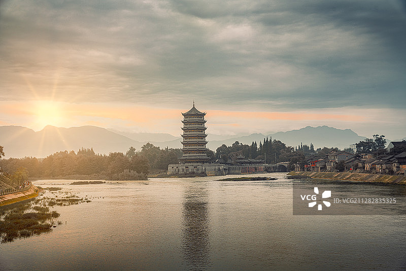 江中古塔图片素材