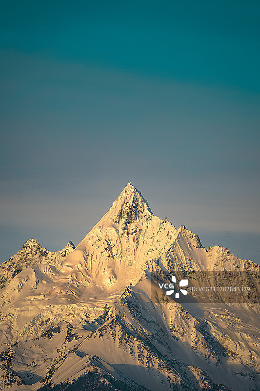 梅里雪山之女神峰图片素材