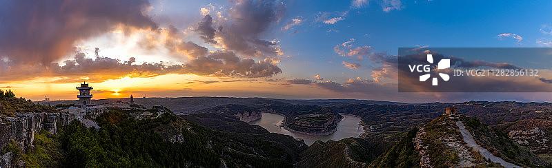 偏关.霞映黄河乾坤湾图片素材