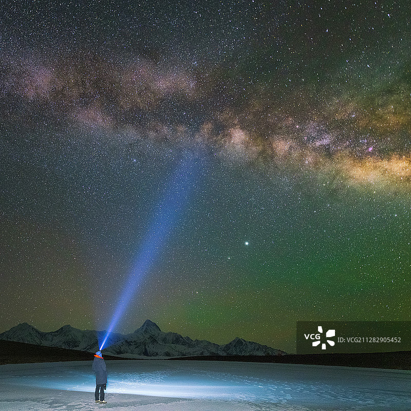 贡嘎寻星人图片素材