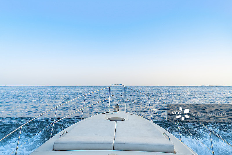 游艇上图片素材