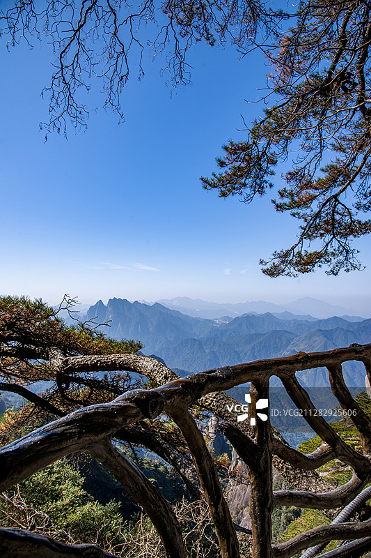 江西上饶三清山西海岸峡谷间的悬空栈道图片素材