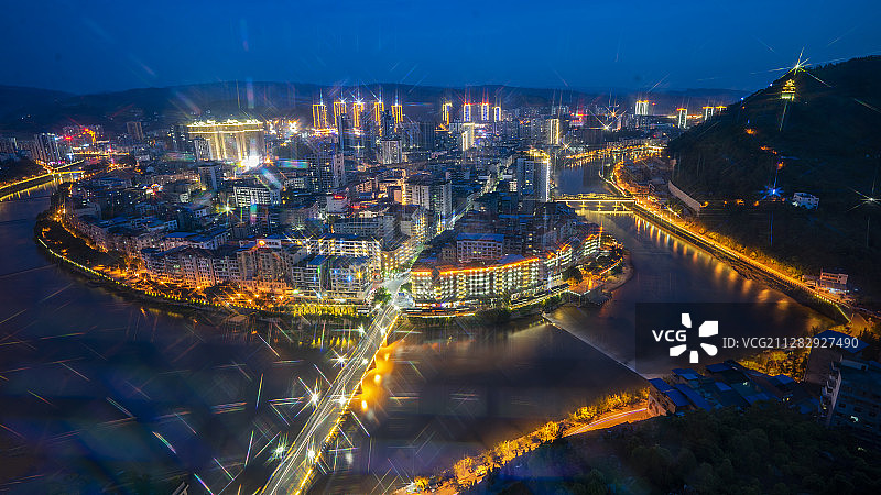 这是重庆石柱 县城夜景，靠山傍水，风景美丽。图片素材