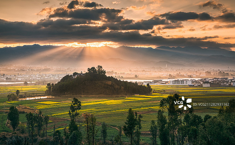 熊发寿  春光   云南省大理州巍山县庙街镇图片素材