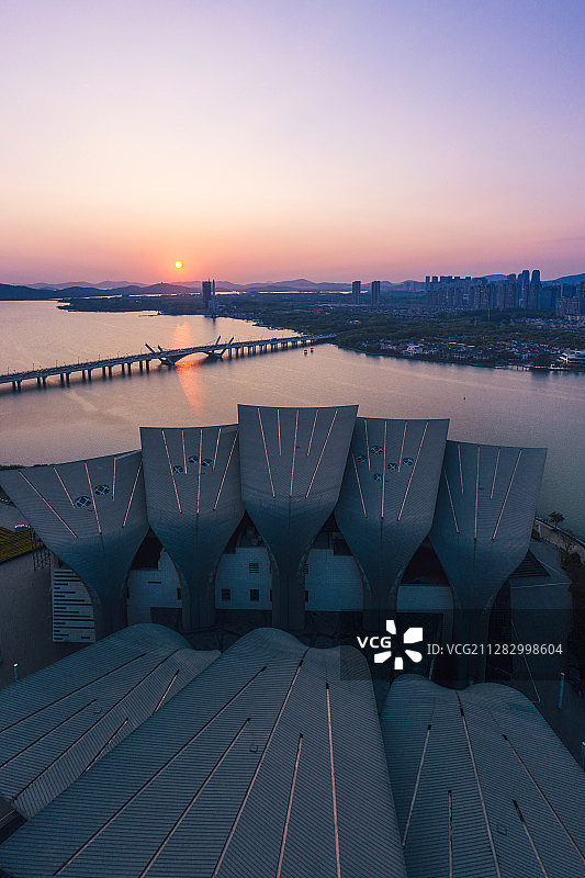 无锡蠡湖大剧院日落航拍图片素材