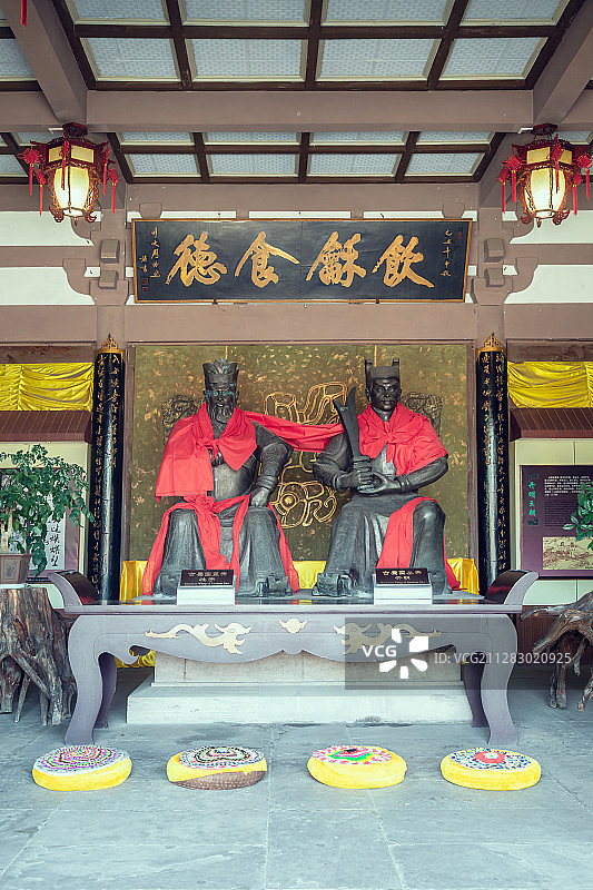 成都郫都区纪念蜀王望帝杜宇丛帝开明望丛祠望帝丛帝并排坐像正面图片素材