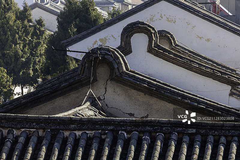 旧时房屋的瓦顶图片素材