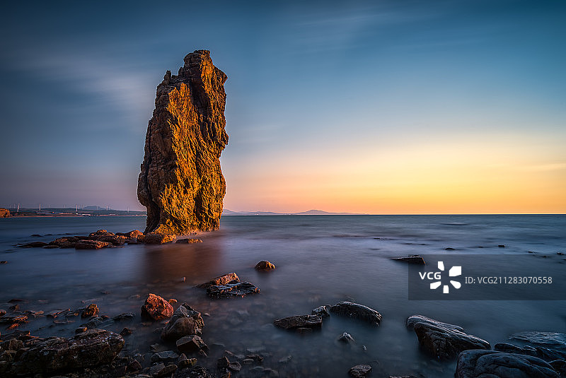 海岸奇观守望着大海的昏晨图片素材