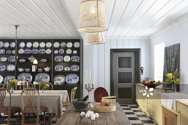 大型乡村住宅厨房餐厅图片素材