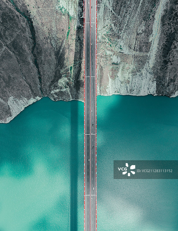 四川川西超级工程川藏第一桥雅康高速泸定大渡河兴康特大桥图片素材