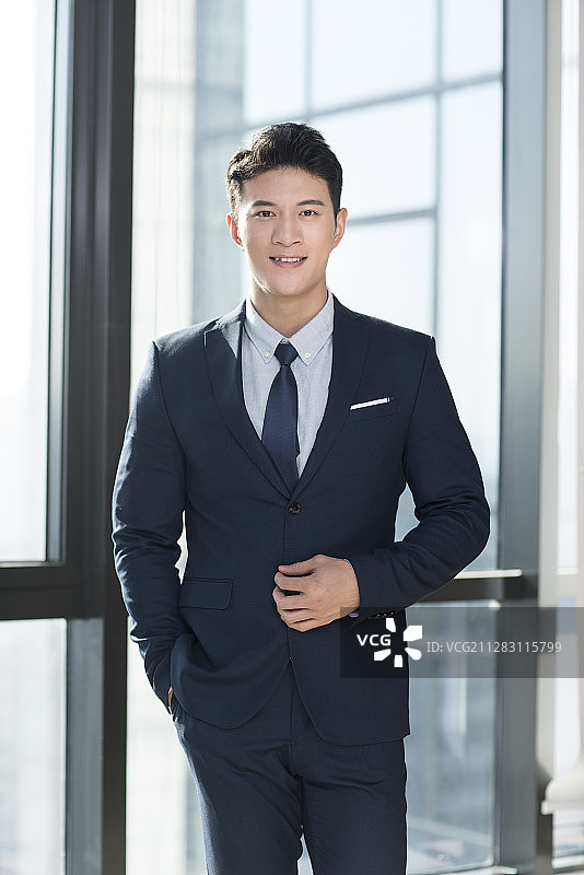 年轻商务男子肖像图片素材