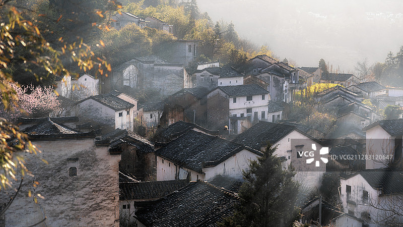 皖南石潭荒村日出图片素材