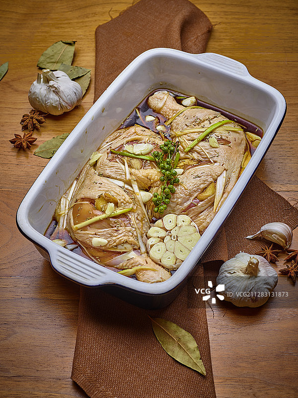 烤鸡腿腌制预处理图片素材