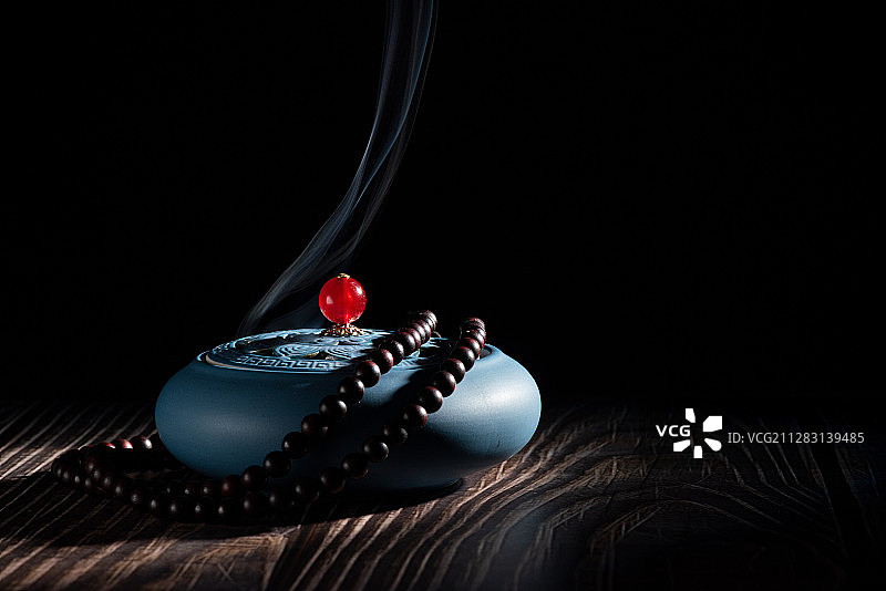 焚香香炉禅意佛珠图片素材