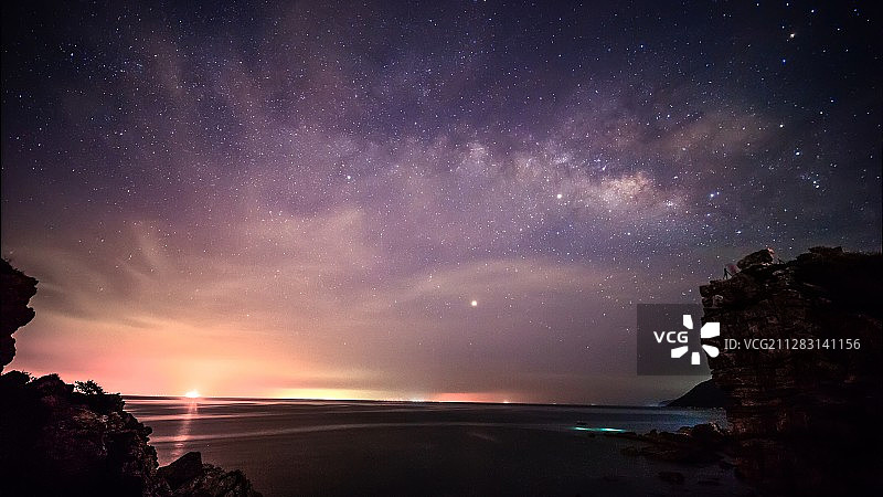 深圳东部海边悬崖银河星空图片素材