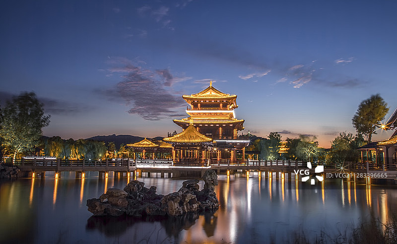 苏州石湖湖滨景区的蠡岛仿古建筑群图片素材