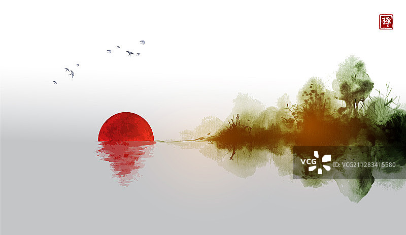 有红色太阳和黑暗森林树木的雾岛图片素材