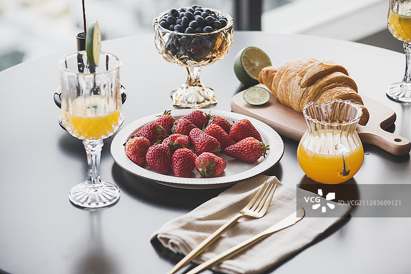 餐桌上的食物图片素材