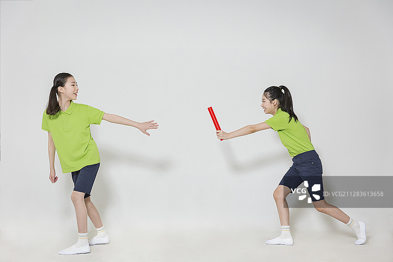 一群快乐微笑的男女学生图片素材