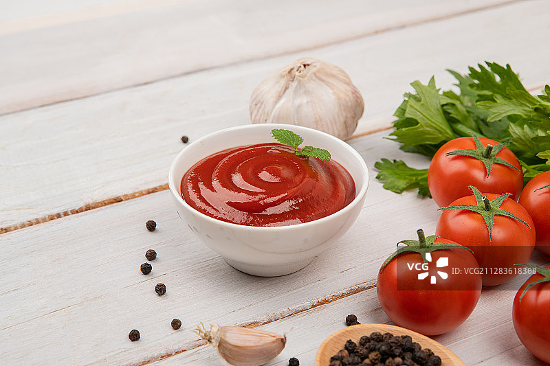 不同酱汁合集：番茄酱、蛋黄酱、芥末图片素材