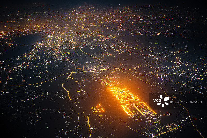 航拍广州城市夜景和白云机场图片素材