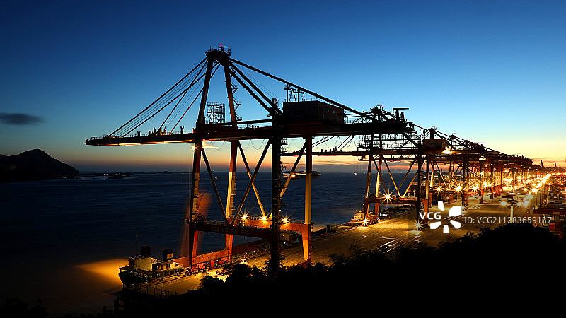 夕阳下的洋山港图片素材