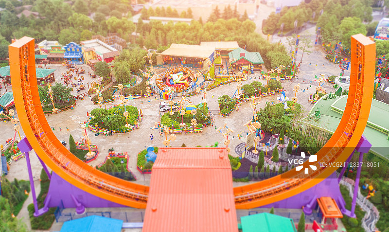 俯瞰上海迪士尼乐园游乐设施图片素材