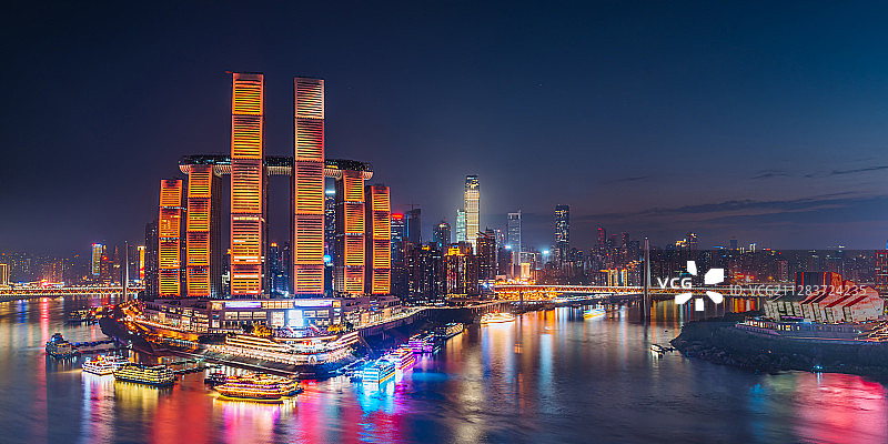 中国重庆朝天门码头高视角夜景风光图片素材