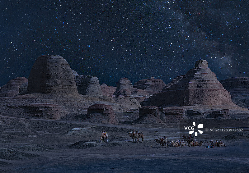 夜幕下的魔鬼城图片素材