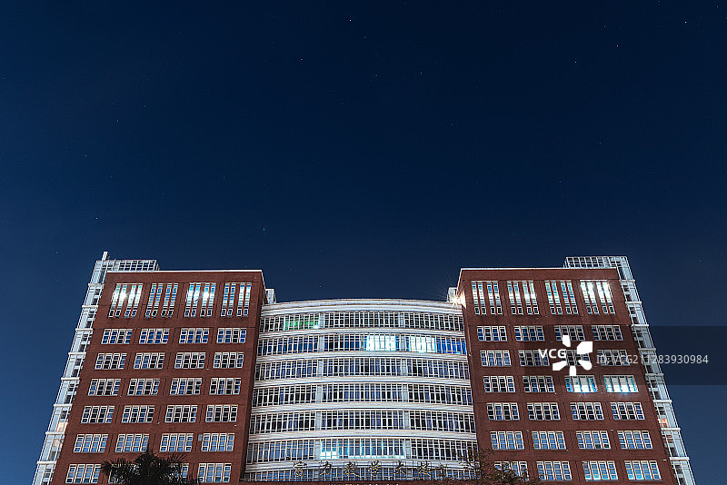 暨南大学教学大楼，星空，夜晚图片素材