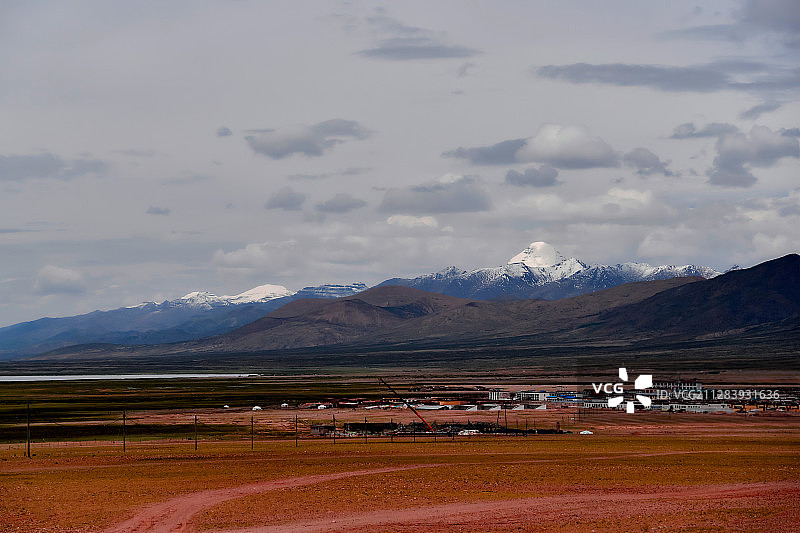 远眺岗仁波齐图片素材