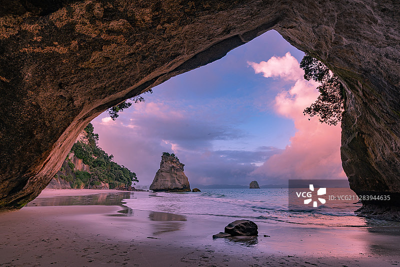 教堂湾（Cathedral Cove）暮色图片素材
