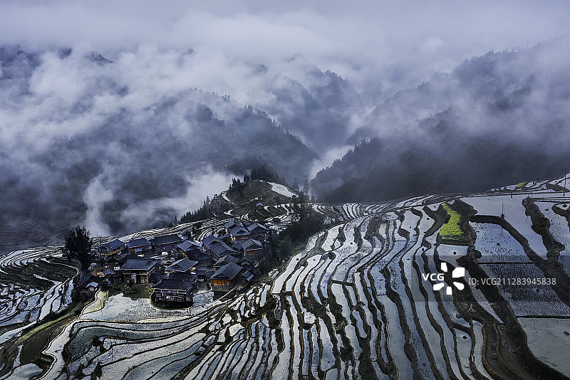 烟雨苗寨图片素材