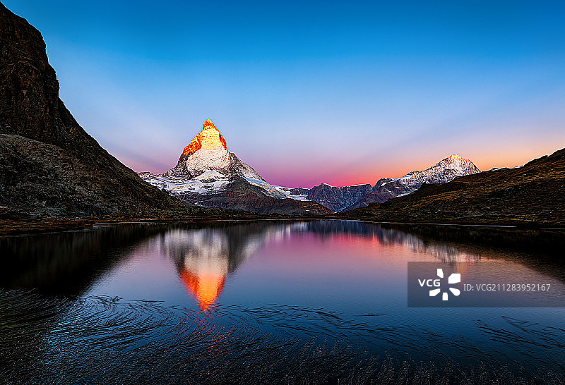 阿尔卑斯山马特洪峰（日照金山）图片素材