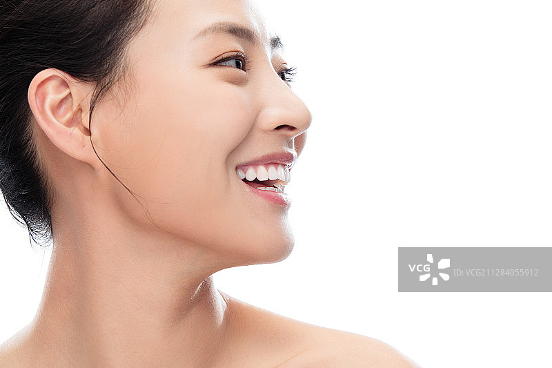 青年女人自信的笑容图片素材