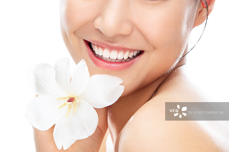 芍药花和青年女人的嘴部特写图片素材