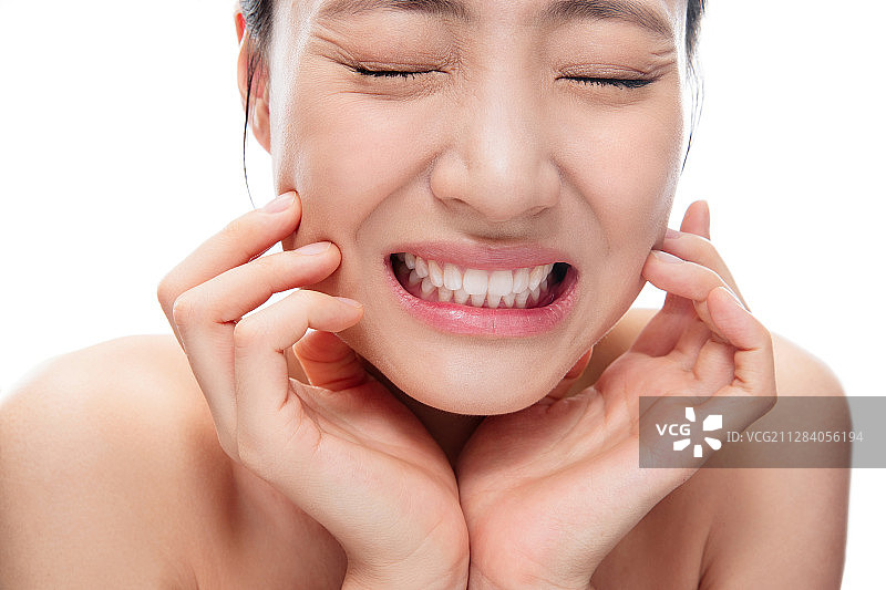 牙齿疼痛的青年女人图片素材