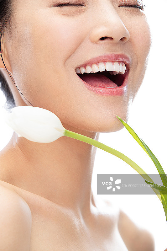 郁金香和漂亮的青年女人图片素材