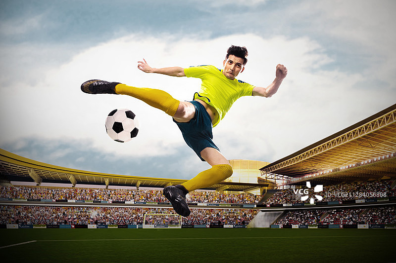 球场上的运动员踢球图片素材