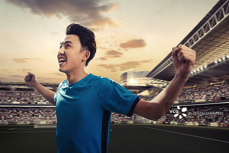 足球运动员欢呼获胜图片素材