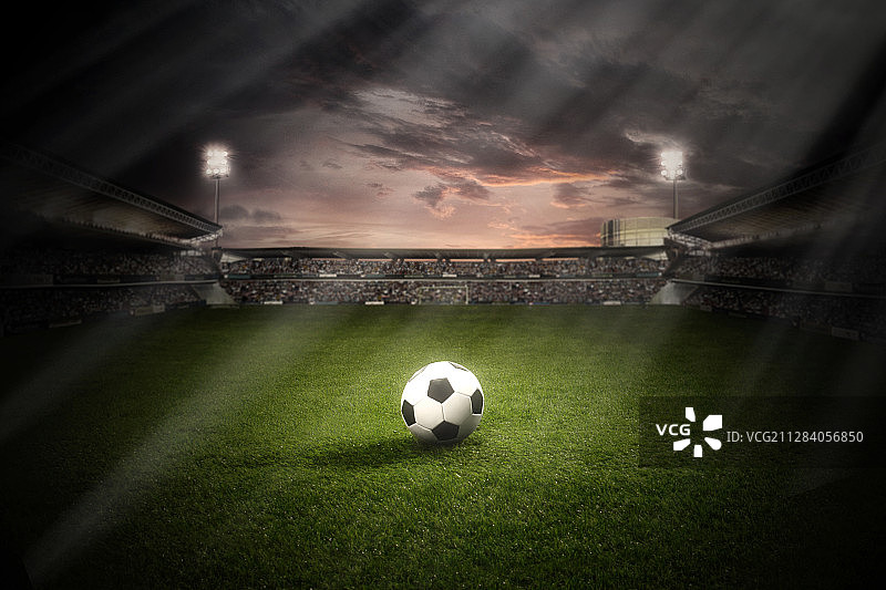 体育场草地上的一个足球图片素材