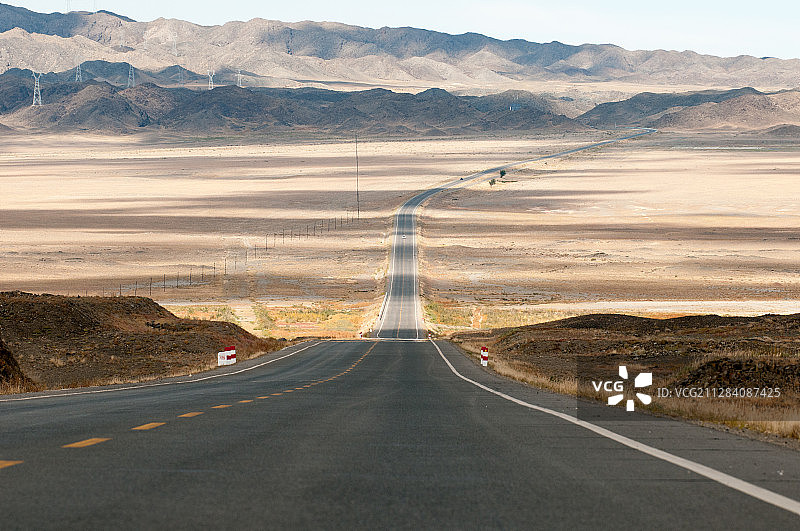 雅丹地貌  狂野西部  越野地形  狂野公路图片素材