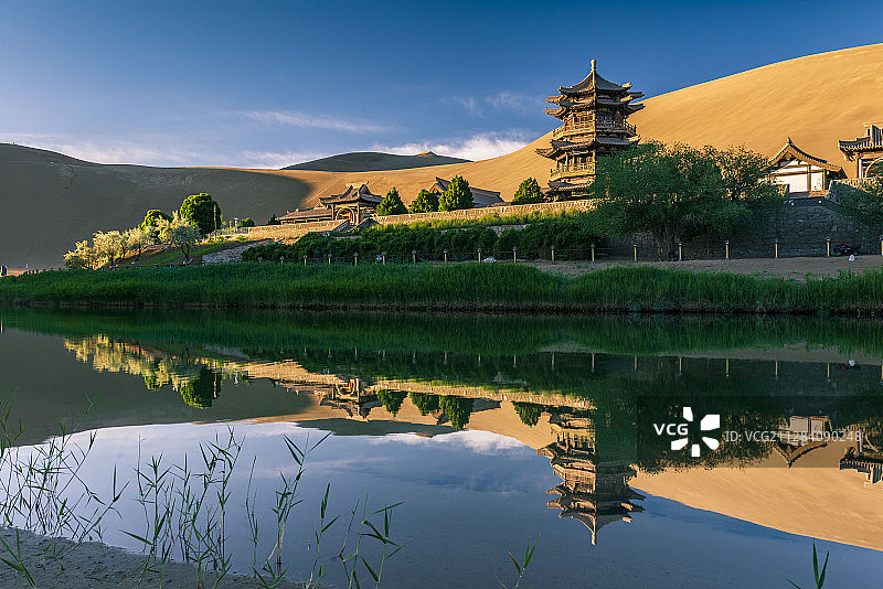 月牙泉鸣沙山图片素材