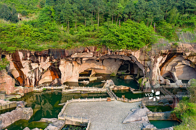 航拍中国浙江省台州市三门蛇蟠岛旅游景区海盗村图片素材