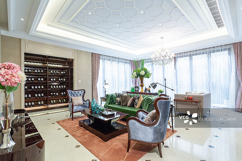 别墅地下层客厅图片素材