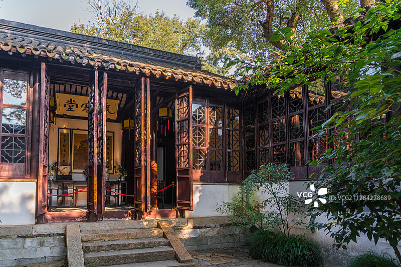 午后中国江苏省苏州市天平山风景名胜区岁寒堂图片素材