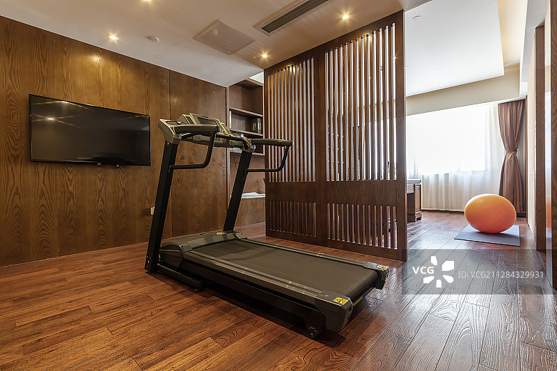 健身房跑步机图片素材