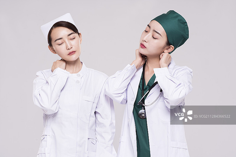 疲倦劳累的医生图片素材