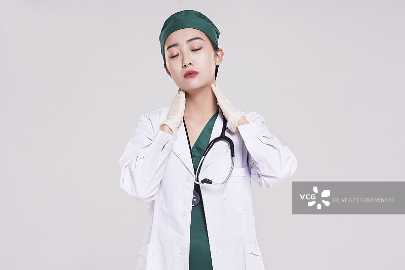 疲倦劳累的女医生图片素材