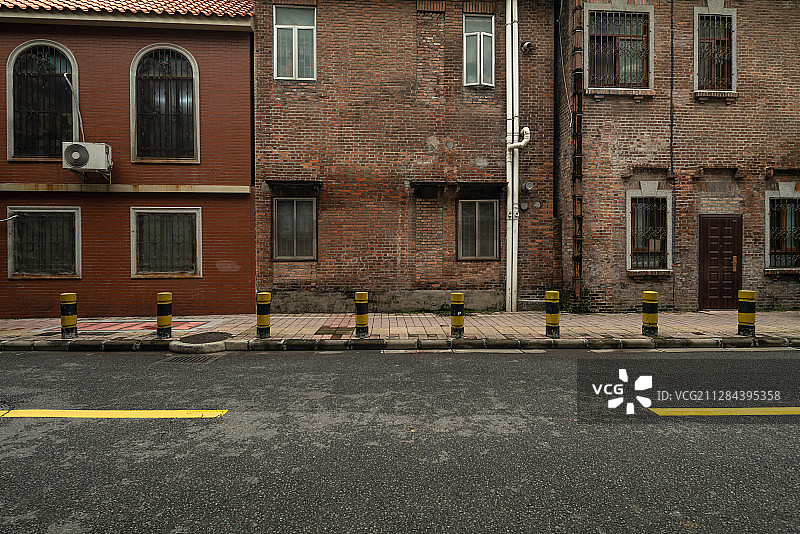 老城区地面-汽车广告背景图图片素材